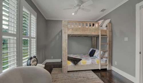 House, Multiple Beds, Pool Access (264 S College St)