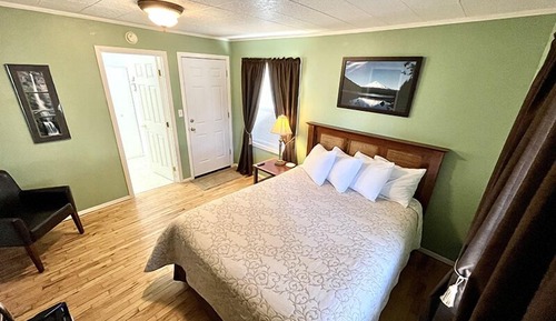 Cottage #8 (Not Dog-Friendly)