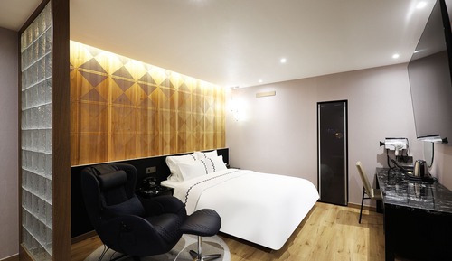 Premium Suite