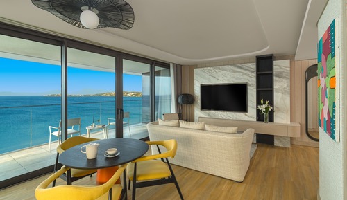 Suite, Sea View, Corner