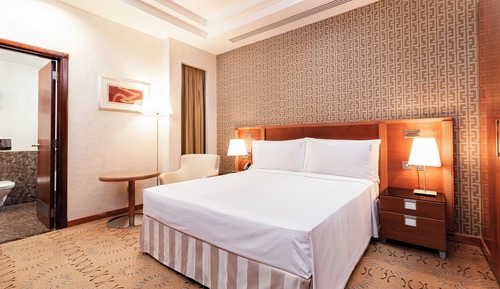 Suite, 1 Bedroom, Accessible, Smoking (Club Lounge Access)