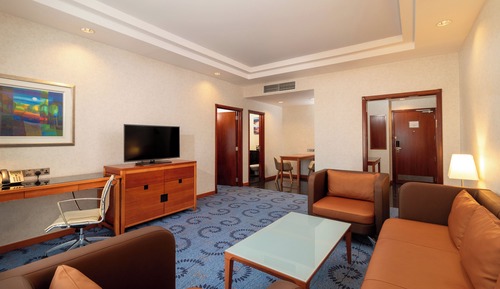 Suite, 1 Bedroom, Accessible, Smoking (Club Lounge Access)