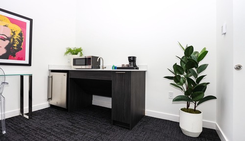 Deluxe Studio (1st Floor - Unit #102)