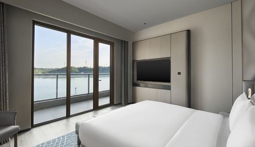 Suite, 1 King Bed (Living Dining Area)