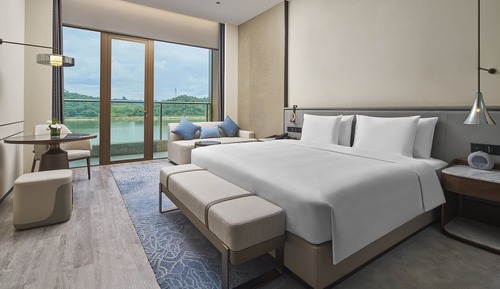 Premium Room, 1 King Bed, Club Lounge Access, River View