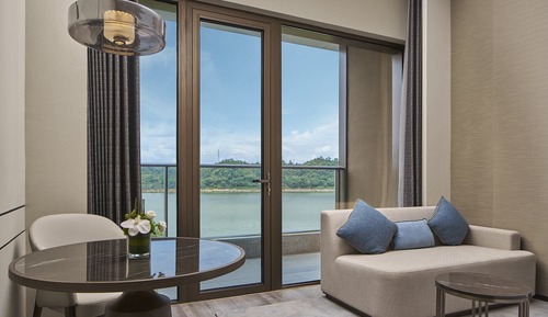 Suite, 1 King Bed, River View