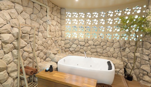 Pavilion Full House Suite with Mountain