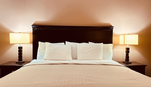 Basic Room, 1 Queen Bed, Non Smoking