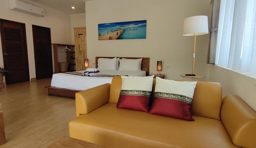 Deluxe Studio Suite, Park View