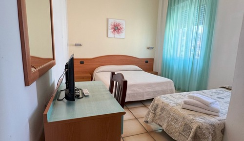 Economy Triple Room, Partial Sea View