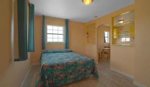 Room, 1 Queen Bed, Non Smoking, Kitchenette