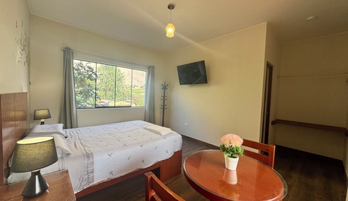 Standard Room, 1 Queen Bed, Pool View, Mountainside