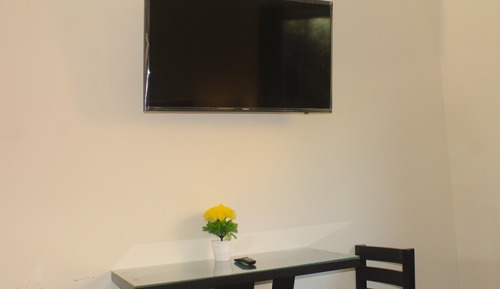 Senior Room, 1 Queen Bed, Accessible, Garden View
