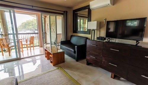 Luxury Studio Suite, 1 King Bed, Beach View, Oceanfront Orchid