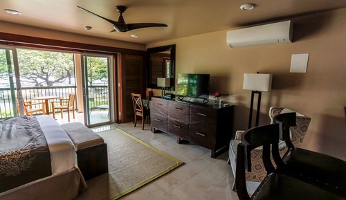 Luxury Studio Suite, 1 King Bed, Beach View, Oceanfront Pikake