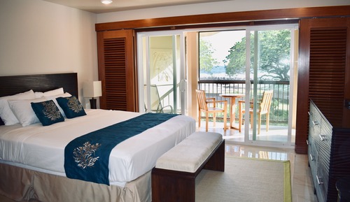 Luxury Studio Suite, 1 King Bed, Beach View, Oceanfront Lehua