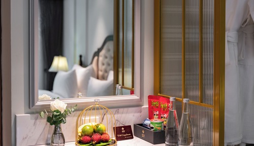 Colonial Deluxe Double Internal Window