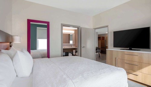 Suite, 1 King Bed, Accessible (Hearing)