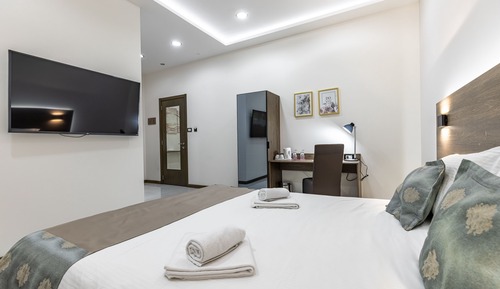 Deluxe Room, Hot Tub