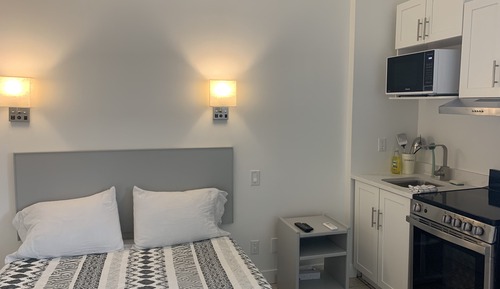Deluxe Room, 1 Queen Bed, Kitchen