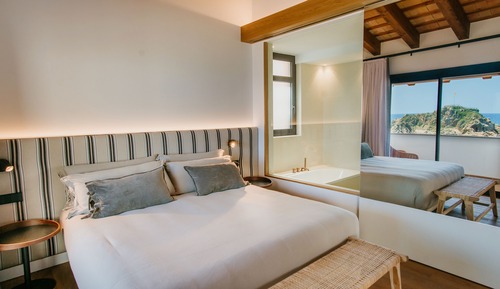 Suite, Sea View