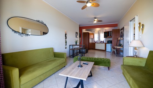 Deluxe Studio Suite