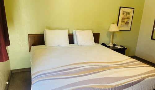 Basic Room, 1 Queen Bed, Non Smoking