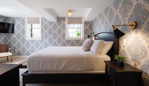 DELUXE QUEEN LOWER GARDEN LEVEL