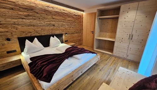 Traditional Suite, 1 Bedroom, Non Smoking, Mountain View