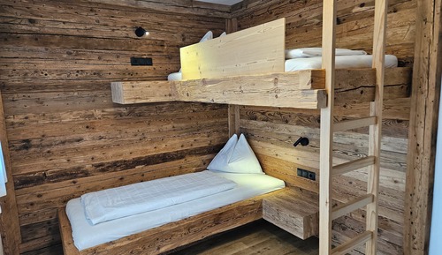 Exclusive Suite, 2 Bedrooms, Non Smoking, Mountain View