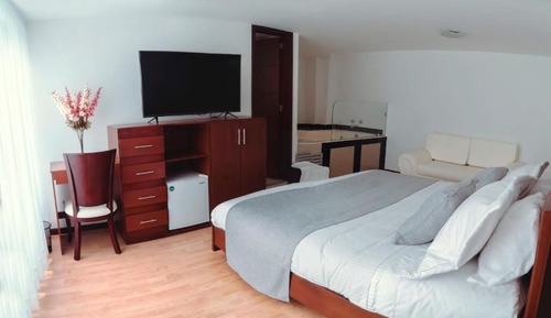 Suite, Hot Tub