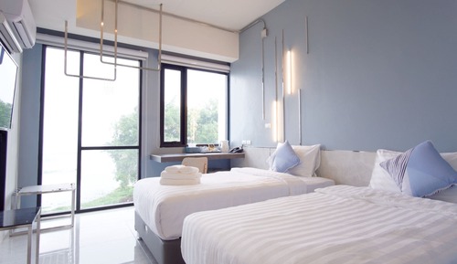 Twin Room, Lake View