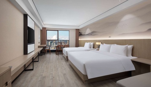 Family Room, Multiple Beds, Non Smoking (Theater)