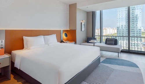 Superior Room, 1 King Bed