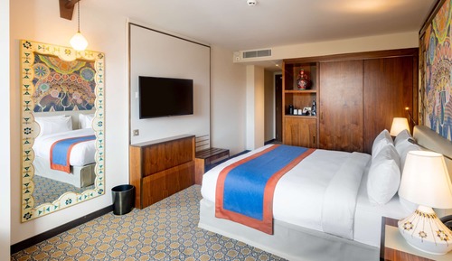 Classic Room, 1 King Bed, City View