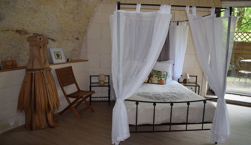 Superior Single Room, Ensuite, Garden View (Marquises)