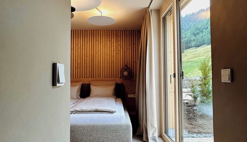 Luxury Condo, 2 Bedrooms, Hot Tub, Mountainside