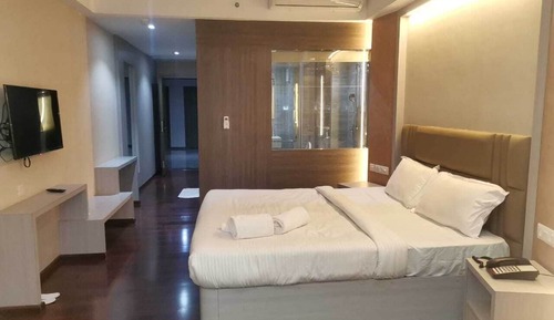 Deluxe Room, 1 King Bed, Non Smoking, City View