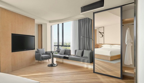 Room, 1 King Bed, Non Smoking, Balcony