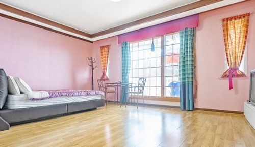 Room (Room 203)