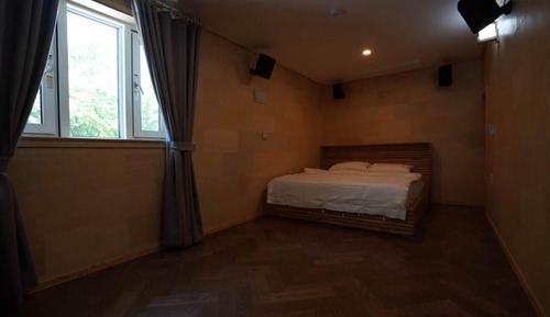 Room (Yellow (YELLOW))