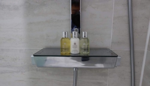 Room (White (WHITE))