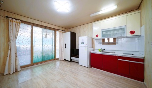 Room (Coral (Haneuldong))