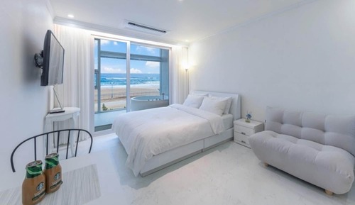 Room (Room 302 Sunset Ocean (Spa))