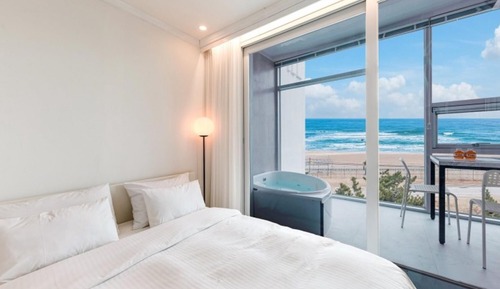 Room (Room 203 Sky Ocean (Spa))