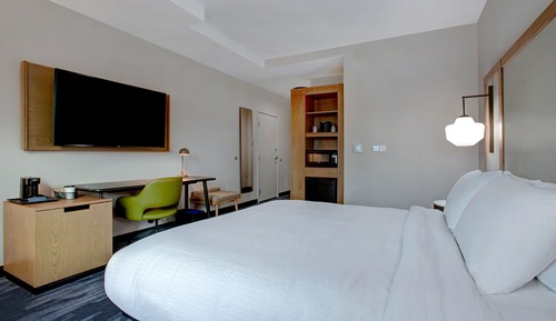 Studio, 1 King Bed with Sofa bed (Mobility Accessible, Roll-in Shower)
