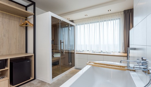 Suite, Bathtub (Wellness)