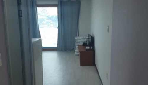 Room (Family Room-207)