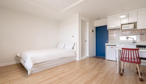 Room (Yellow 1 (1F Spa))