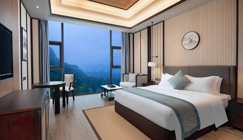 Deluxe Room, 1 King Bed, Smoking, Garden View